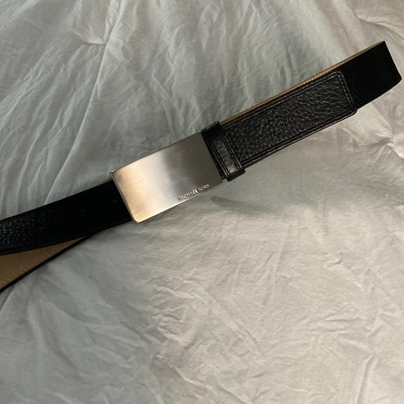 🆕 MICHAEL KORS Black Leather Stylish “SPECIAL EDITION” Belt w/Silver LOGO Buckle - Picture 5 of 6